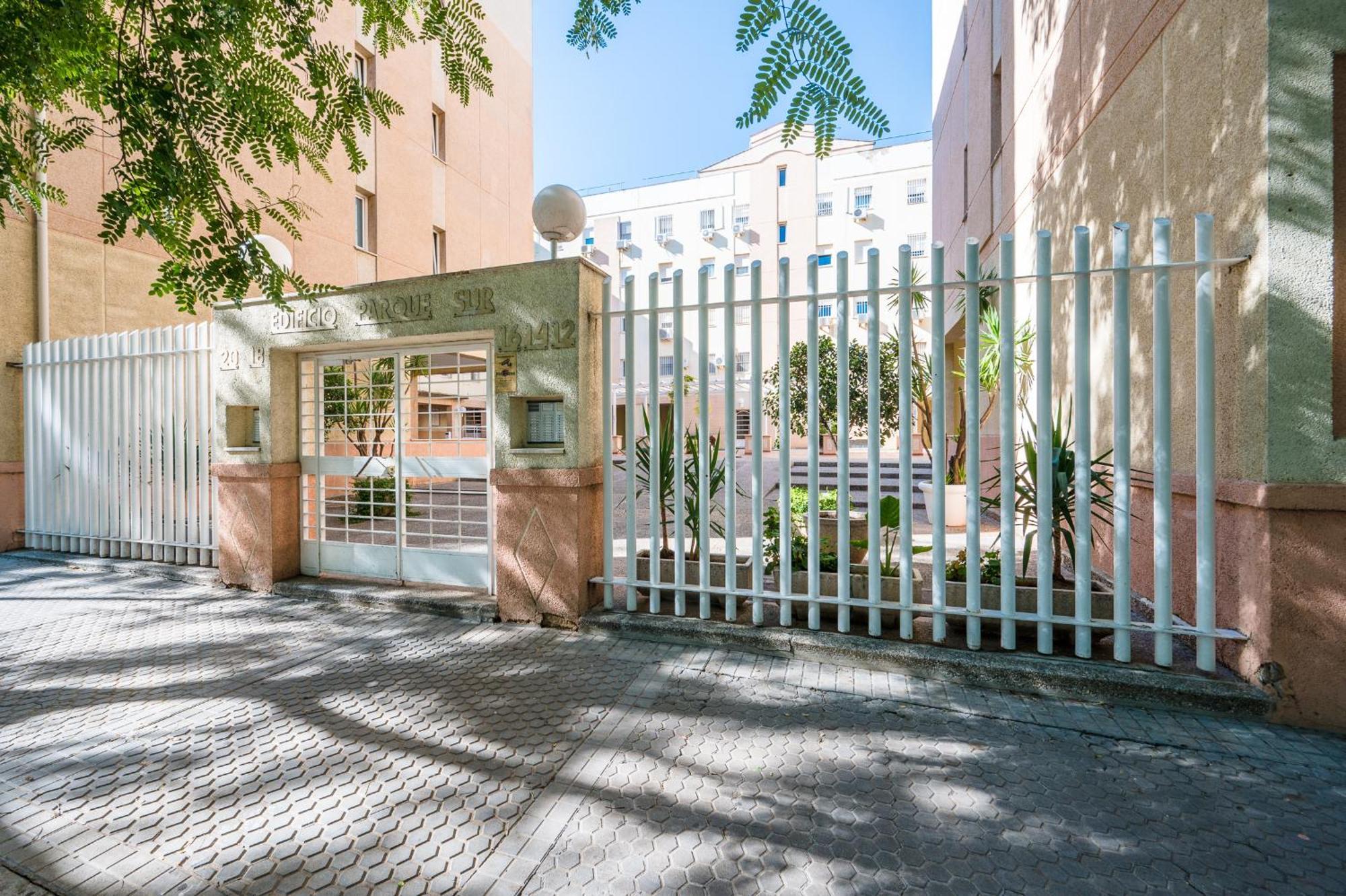 Piso Familiar Virgen Del Rocio Appartement Sevilla Buitenkant foto